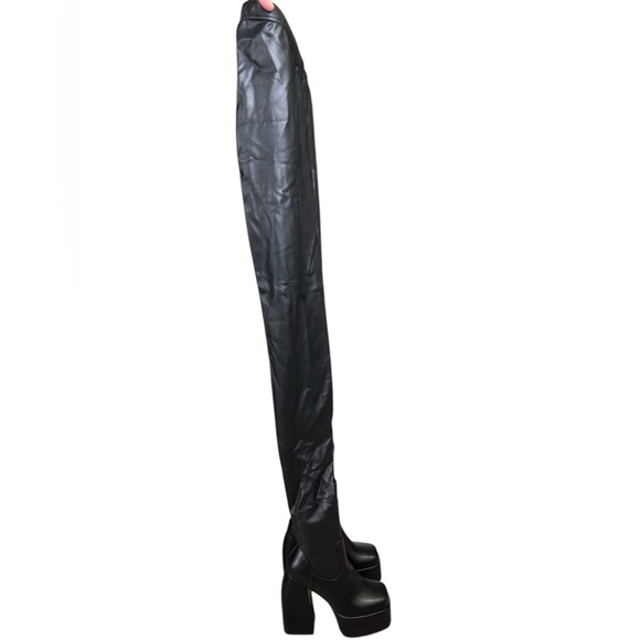 AKIRA Black Platform Boots - Picture 4 of 9